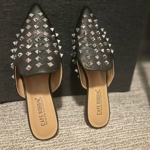 Cape Robbin 8.5 studded flats